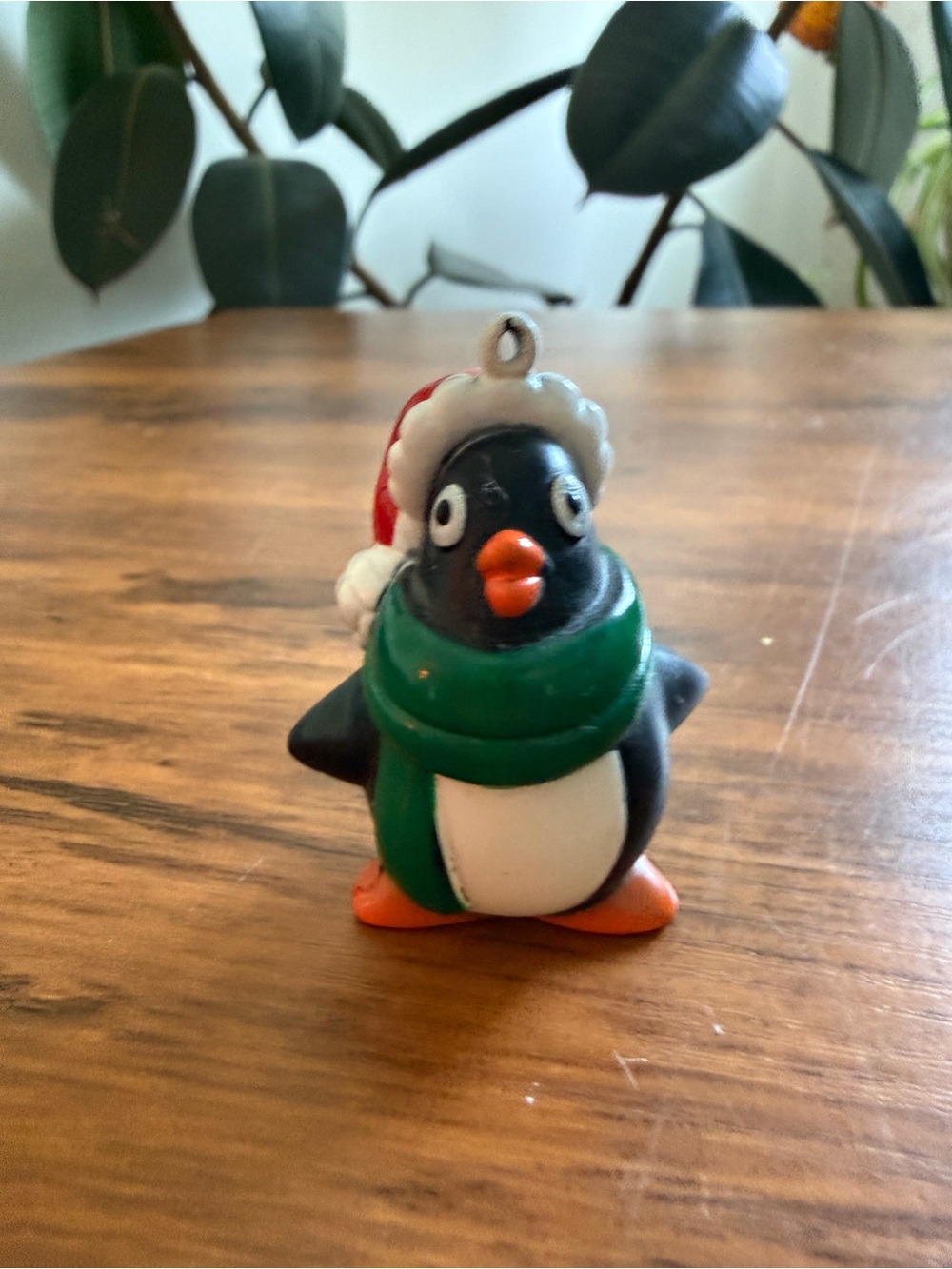 Holiday Penguin Bird Ornament - Green Scarf, Red Hat 2001 Topps